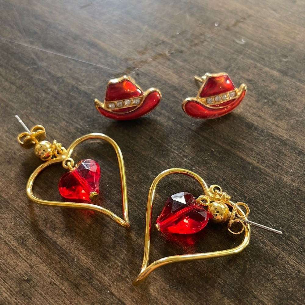 Red hat & gold red heart earrings!!
